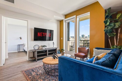 Bright & Modern 2BD Home in K-Town + Gym & Hot-Tub