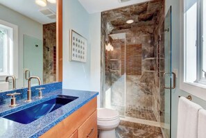 Shower, hair dryer, towels, soap - Private Hamptons Retreat - 3 Minutes from Sag Harbor Village (Sag Harbor)