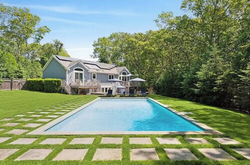 Sag Harbor Retreat - Hot Tub, Nature Preserve, 3 mins to Sag Harbor Village!