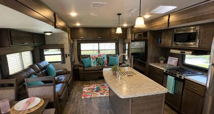Margaritaville Themed on the Canal – Beach Across the Street RV Gated-Retreat !