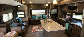 Margaritaville Themed on the Canal – Beach Across the Street RV Gated-Retreat !