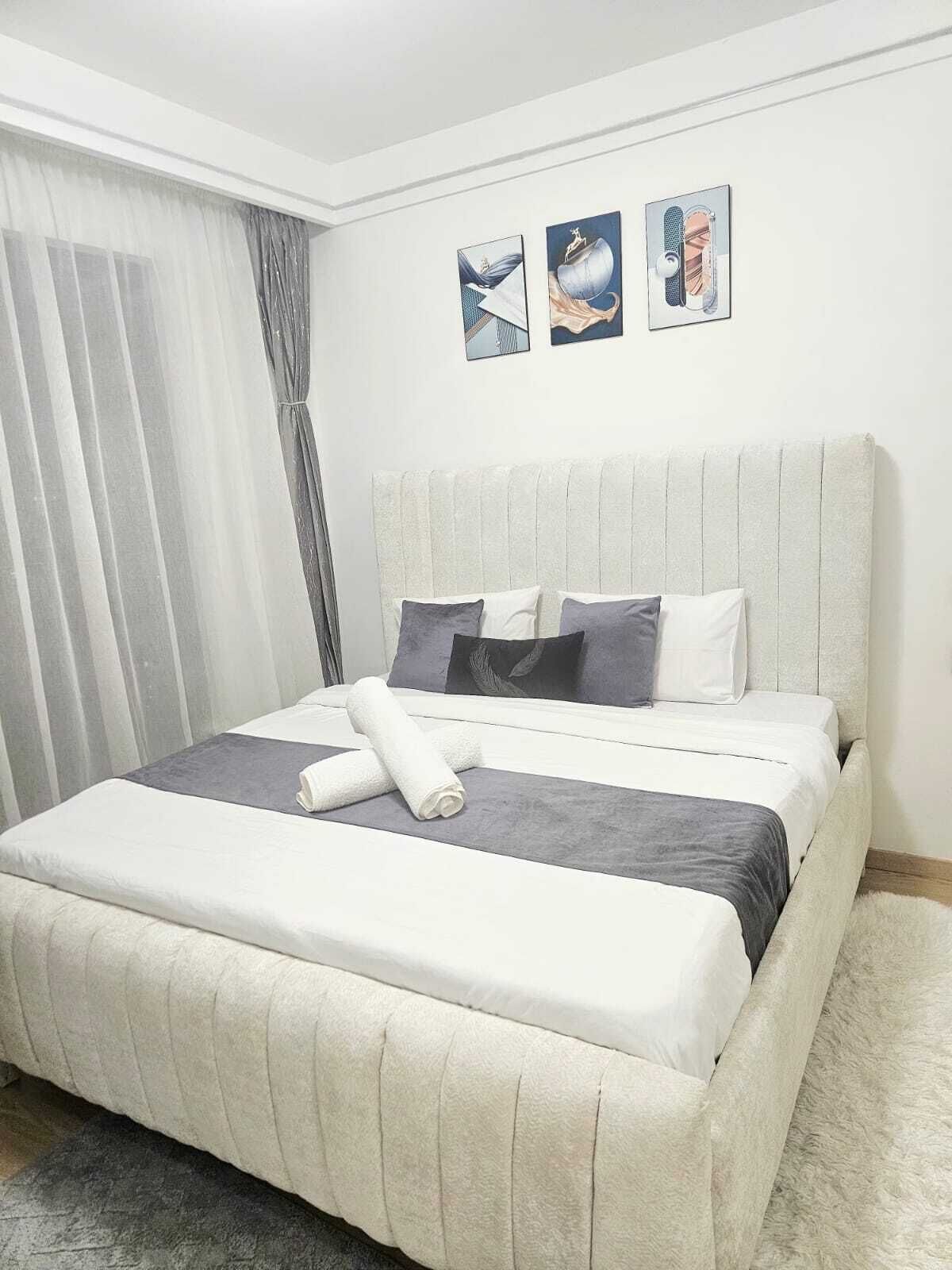 Desk, laptop workspace, iron/ironing board, free WiFi