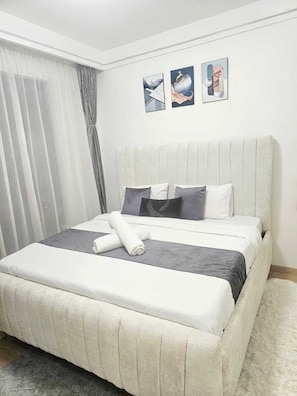 Desk, laptop workspace, iron/ironing board, free WiFi - Riara Paradise View Palace - 2 Bedroom (Nairobi)