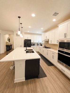 Private kitchen - Luxury 4BR Aubrey Home, Game Room, Workspaces (Aubrey)