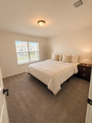 4 bedrooms, WiFi, bed sheets - Luxury 4BR Aubrey Home, Game Room, Workspaces (Aubrey)