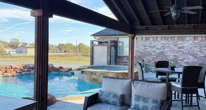 Luxury Motorhome With Hot Tub and Pool
