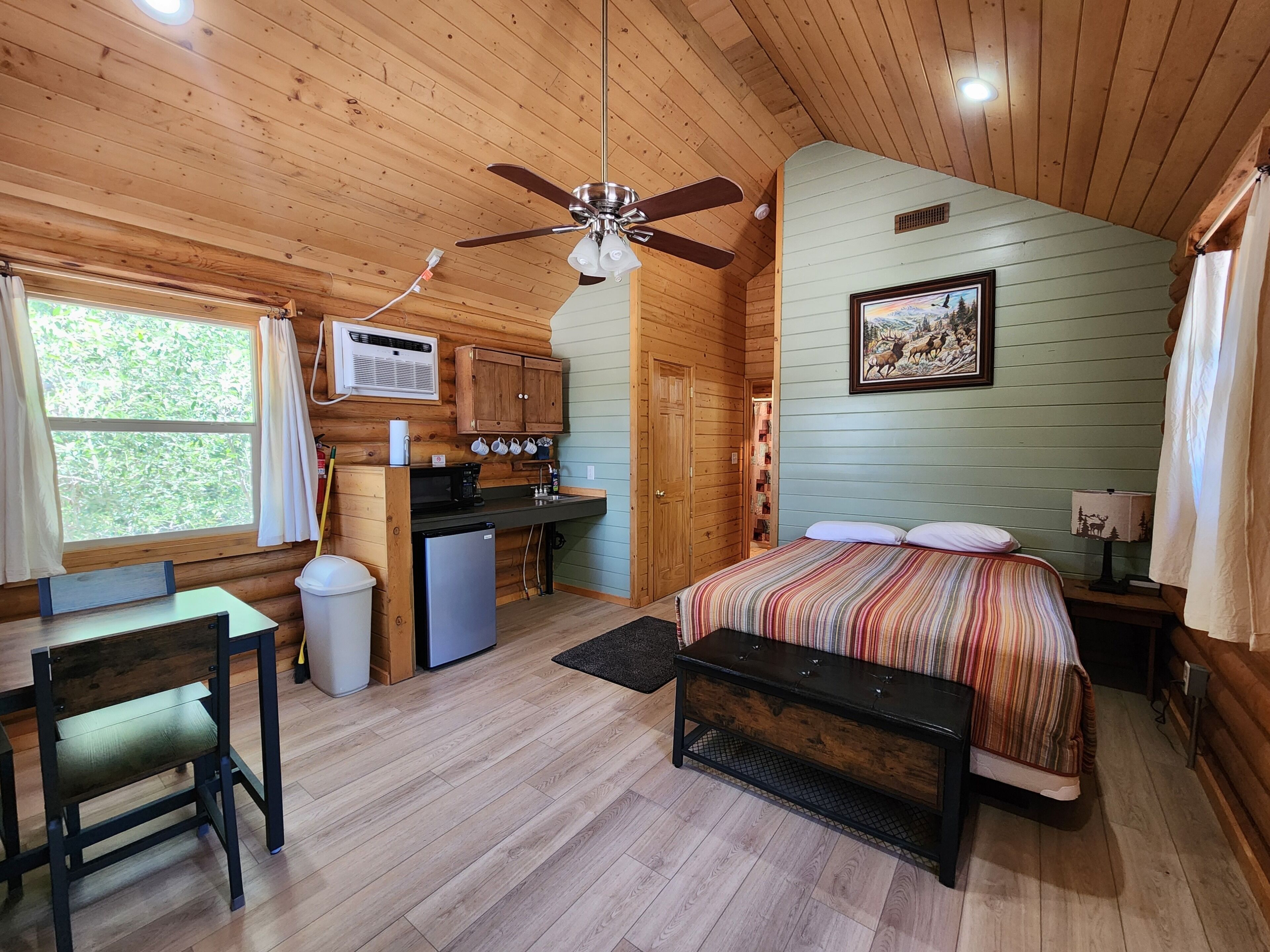 واي فاي مجانًا وملاءات أسرّة