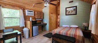 Cozy 2 Queen Bed Cabin with Direct Paiute Trail Access & Mountain Views