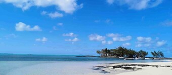 Serene 3-bedroom Villa With Private Pool in Roches Noires