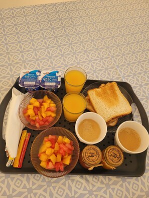 Breakfast for a fee - Koko Vacation Rental with a View of the Garden (Sainte anne)