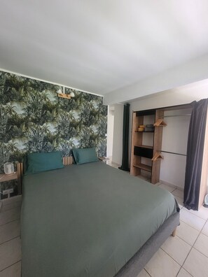 1 dormitorio, tabla de planchar con plancha, wifi gratis y ropa de cama
