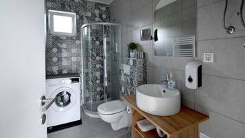 Shower, hair dryer, towels