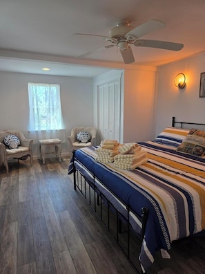 Room - Saltwater Serenity Waterfront Cottage (Deal Island Historic District)