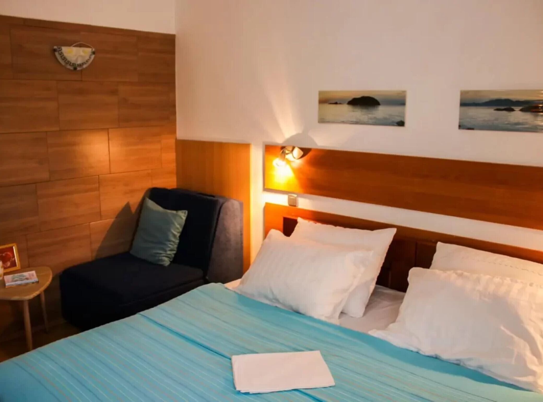 Iron/ironing board, Internet, bed sheets