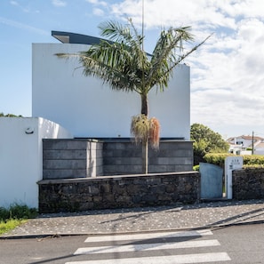 Exterior - Table Top by Azorean Living (Ponta Delgada, São Miguel)