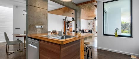 House, Balcony, Garden View | Private kitchen