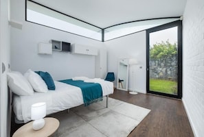 House, Balcony, Garden View | Free WiFi, bed sheets - Table Top by Azorean Living (Ponta Delgada, São Miguel)