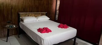 Cozy 1-bedroom cabin in quaint San Carlos with AC
