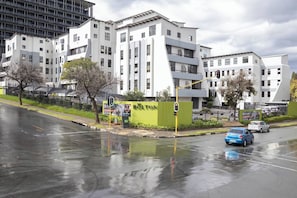 Exterior - Modern 1 BR Apt TheBoltonRosebank Secure & Central (Johannesburg)