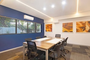 Meeting facility - Modern 1 BR Apt TheBoltonRosebank Secure & Central (Johannesburg)