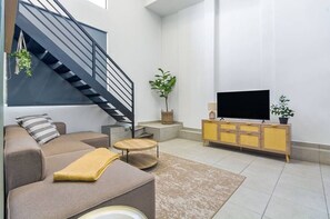 Living area - Corporate 2br Apt w/t office cubicles, fast wifi (Johannesburg)