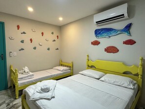 Tabla de planchar con plancha, wifi, ropa de cama