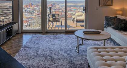 City View Perch Walkable Apt