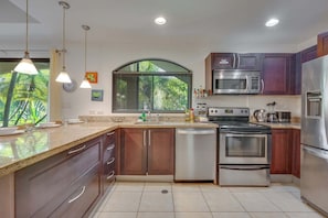 Geladeira, micro-ondas, fogão, cooktop