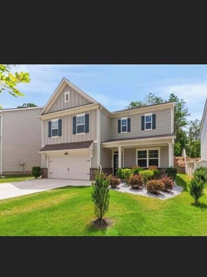 Exterior - Family Friendly and Group Stay 4BR Home, Sleeps 10 Near ATL Airport (Fairburn)