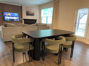 Dining - Family Friendly and Group Stay 4BR Home, Sleeps 10 Near ATL Airport (Fairburn)