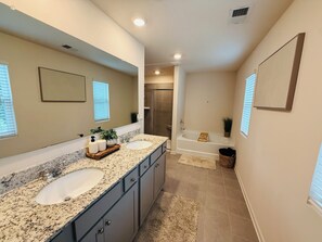 Bathroom - Family Friendly and Group Stay 4BR Home, Sleeps 10 Near ATL Airport (Fairburn)