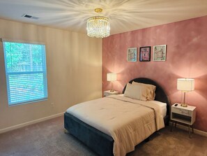 Room - Family Friendly and Group Stay 4BR Home, Sleeps 10 Near ATL Airport (Fairburn)