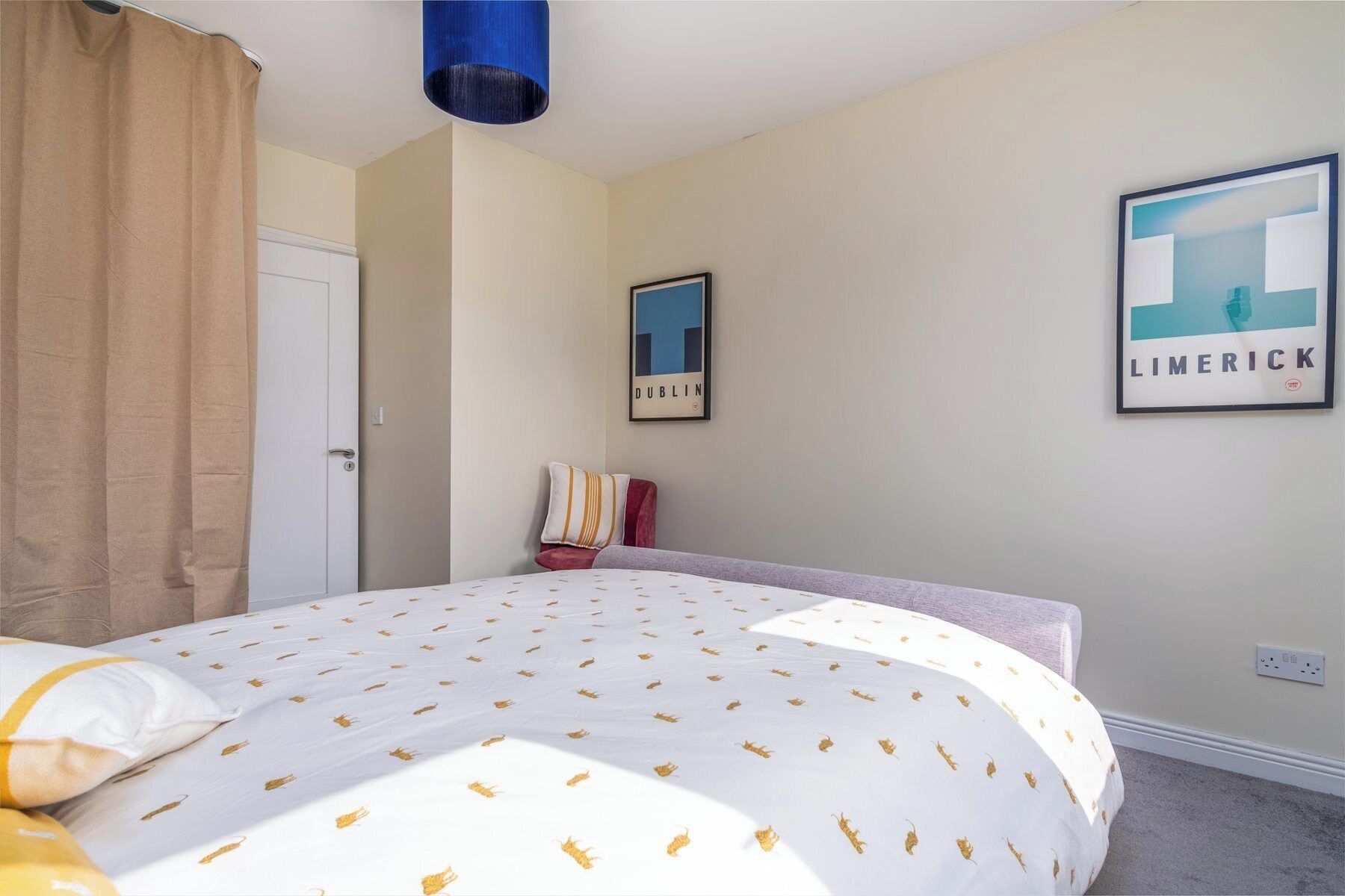WiFi, bed sheets