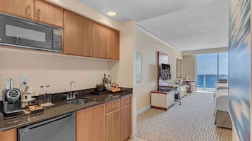 Studio, 2 Queen Beds, Ocean View (Exclusive Trump Beach Condo) | Interior