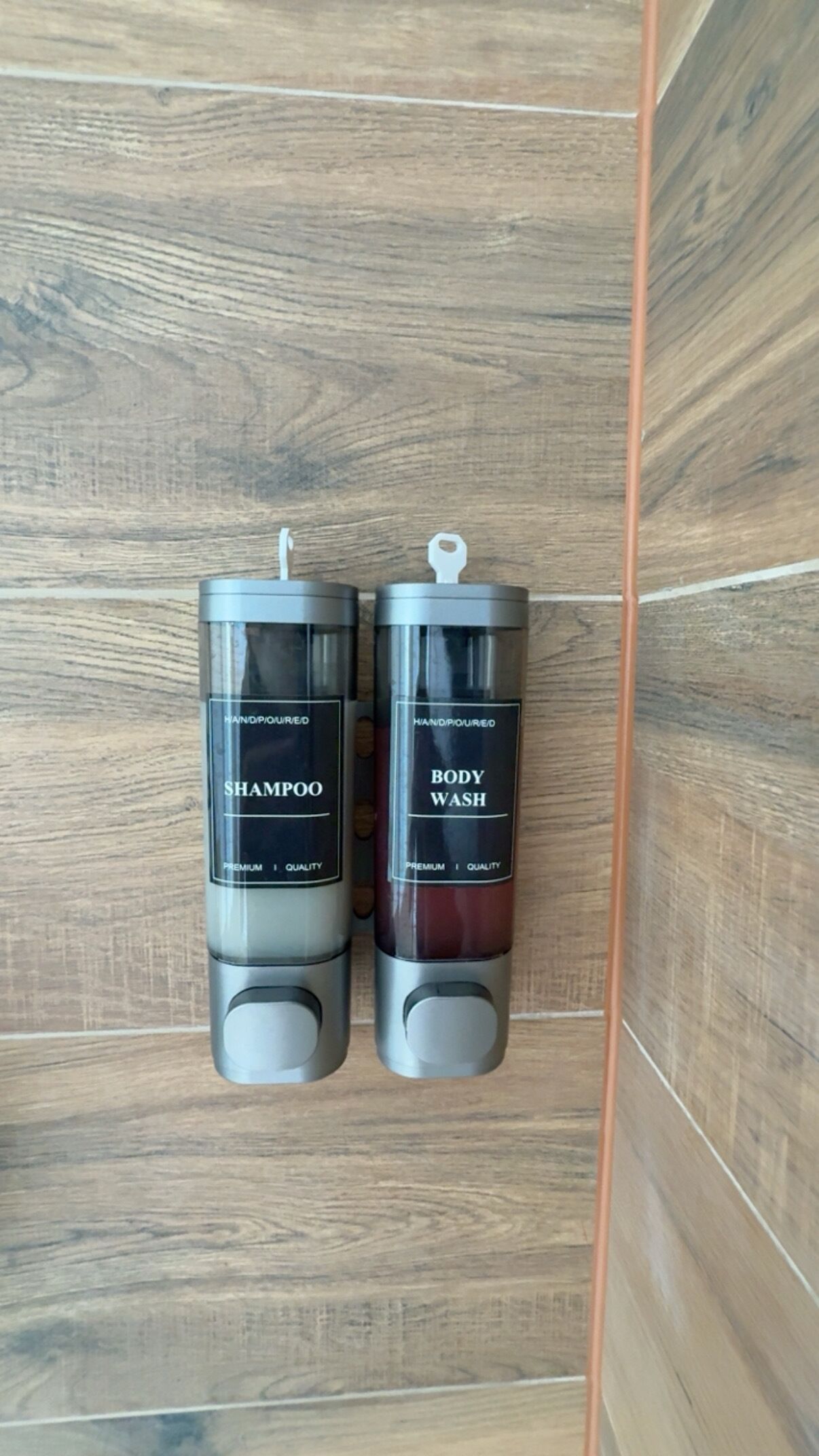 Dusche, Haartrockner, Handtücher, Toilettenpapier