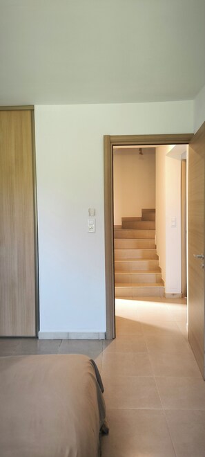 Free WiFi, bed sheets - 3-bedroom house with 2 bathrooms – 7 min from the beaches – quiet & modern, 76 m² (Castellare-di-Casinca)