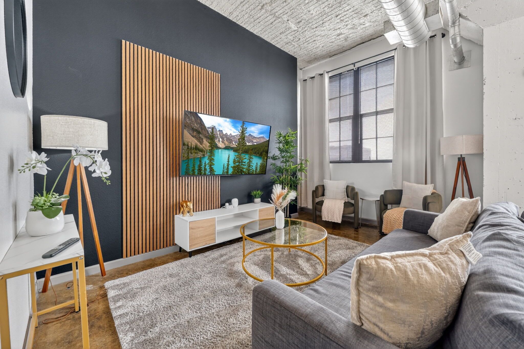 River Market Loft Retreat King Bed Parking - Parkville, MO