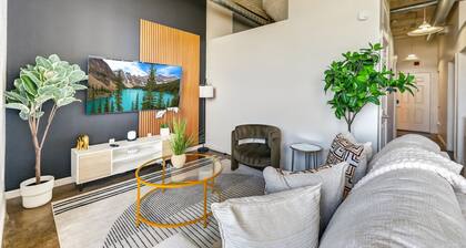 River Market Loft Retreat 2BR Stay w/ Parking
