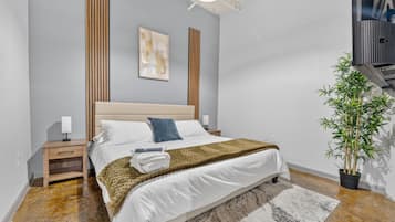 Iron/ironing board, travel crib, WiFi, bed sheets