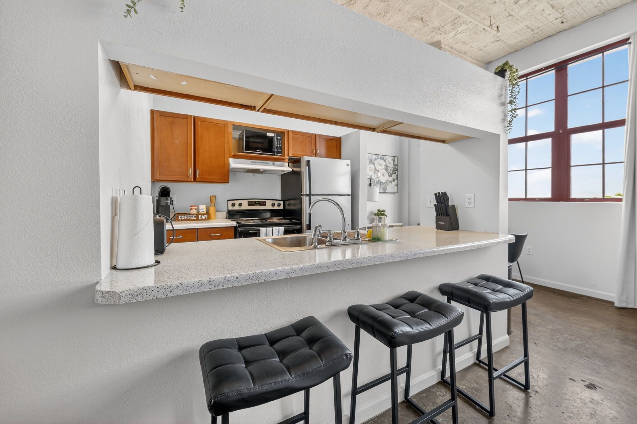 Fridge, oven, stovetop, dishwasher