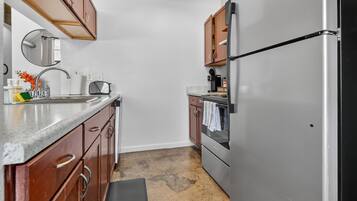 Fridge, oven, stovetop, dishwasher