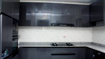 Deluxe Apartment, Balcony, City View | Private kitchen
