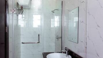 Deluxe Apartment, Balcony, City View | Bathroom