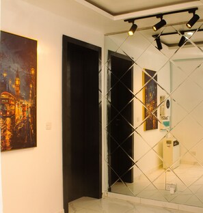 Apartamento luxo, sacada, vista para a cidade | Parte interna