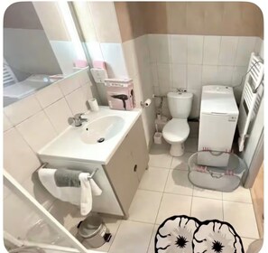 Bathroom - Studio 2 à 3 personnes, 1 lit 160 1 lit 80 enf, terrasse,piscine parking gratuit (Saint-Florent)