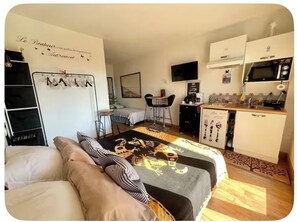 Room - Studio 2 à 3 personnes, 1 lit 160 1 lit 80 enf, terrasse,piscine parking gratuit (Saint-Florent)