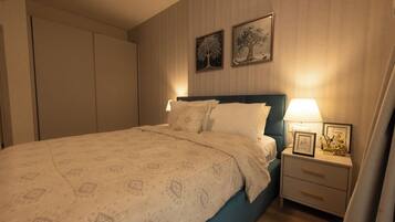 Desk, laptop workspace, iron/ironing board, free WiFi