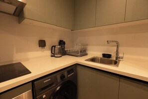 Standard Studio Suite, City View | Private kitchen - Peravi Suites at Harmonia Residence  (Accra)