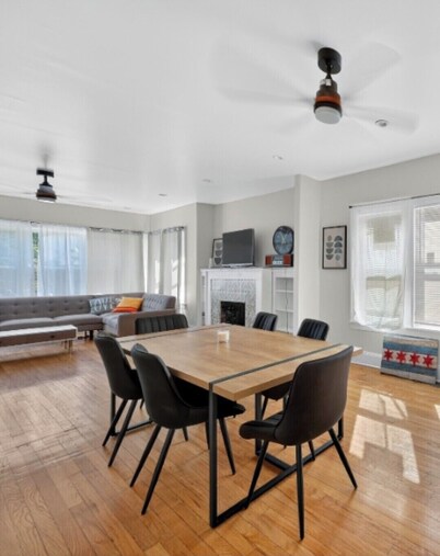 Charming 3-bedroom bungalow 15 min south of Chicago ,15 min from Obama Center