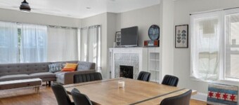 Charming 3-bedroom bungalow 15 min south of Chicago ,15 min from Obama Center